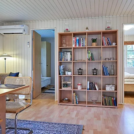 6 Person In Aakirkeby * Vester Somarken